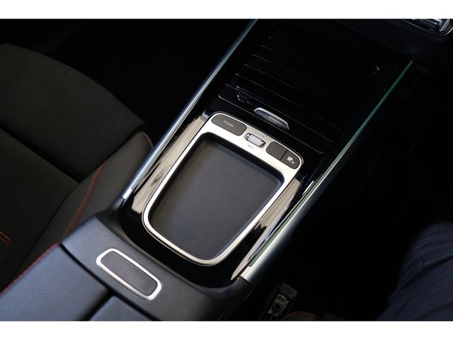 MERCEDES BENZ GLB 2024 Image 31