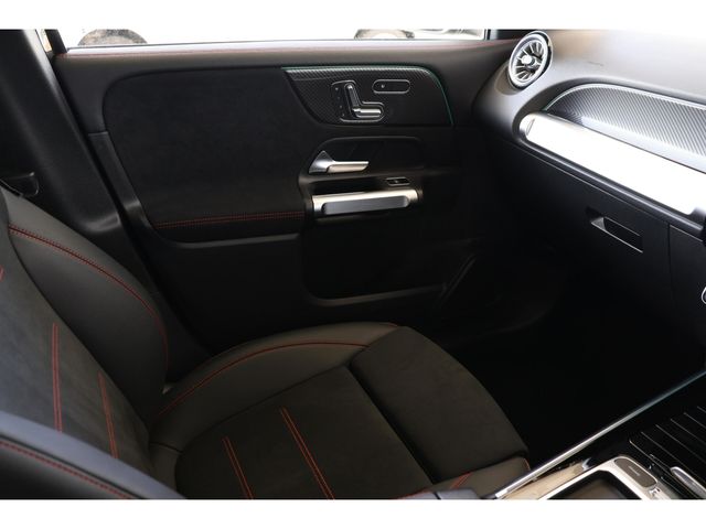 MERCEDES BENZ GLB 2024 Image 31