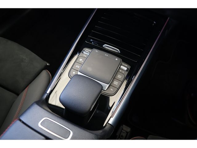 MERCEDES BENZ GLB 2020 Image 31