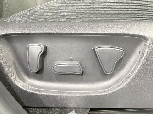 TOYOTA YARIS CROSS HYBRID 2025 Image 31