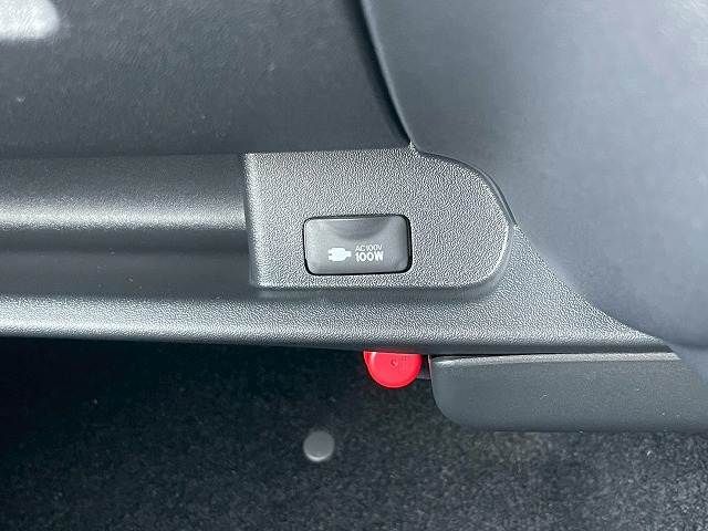 TOYOTA HIACE VAN 2WD 2025 Image 31