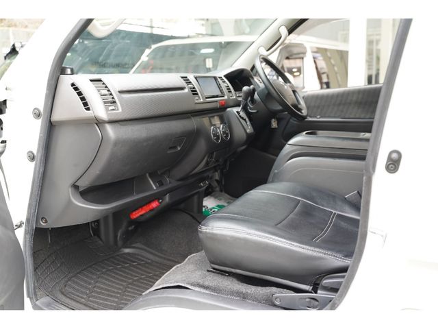 TOYOTA REGIUSACE VAN 4WD 2010 Image 31