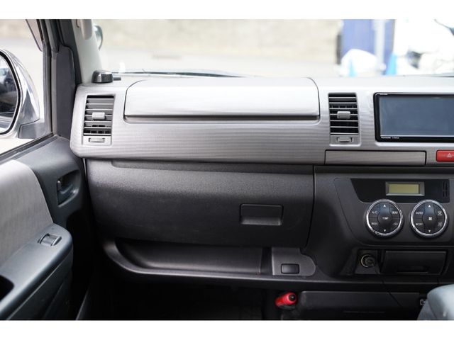 TOYOTA REGIUSACE VAN 4WD 2010 Image 31