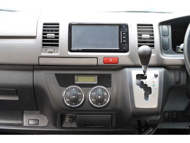 TOYOTA REGIUSACE VAN 4WD 2010 Image 31