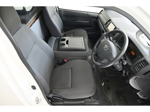 TOYOTA HIACE VAN 2WD 2015 Image 31