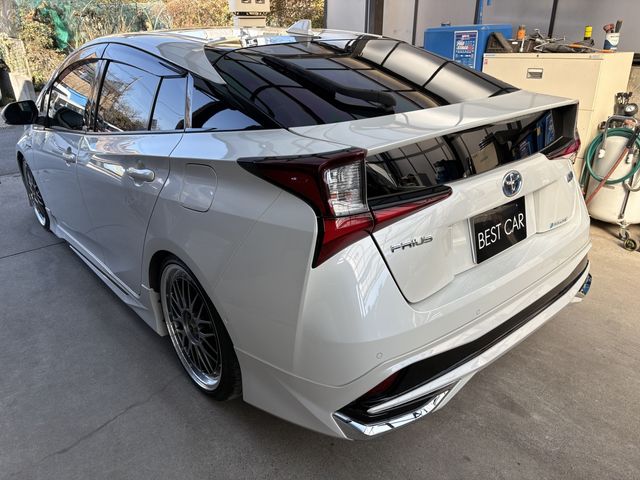 TOYOTA PRIUS 2019 Image 31