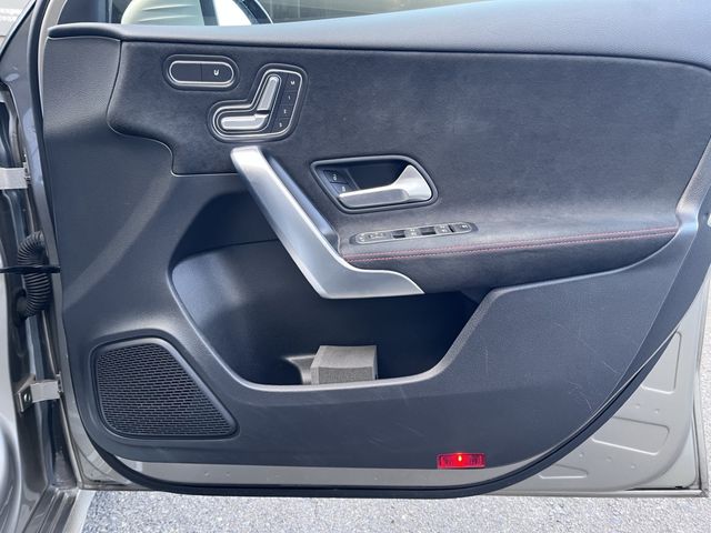 MERCEDES BENZ A CLAS 2019 Image 31