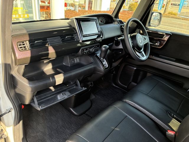 HONDA N BOX CUSTOM 2018 Image 31