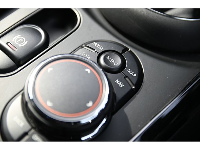 BMW MINI COOPER S CL 2019 Image 31