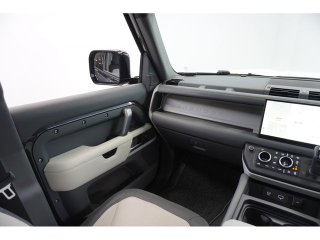 ROVER DEFENDER 2022 Image 31