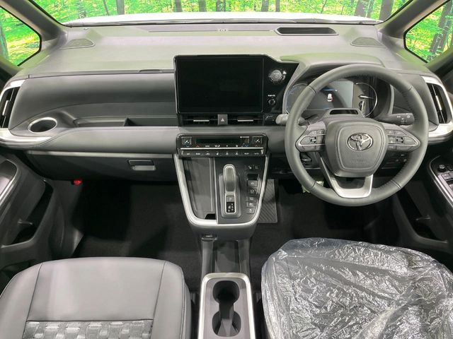 TOYOTA VOXY HYBRID 2026 Image 31