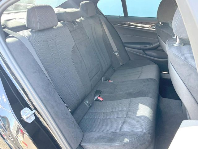 BMW 5SERIES SEDAN 2017 Image 31