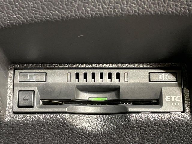 TOYOTA PRIUS 2018 Image 31