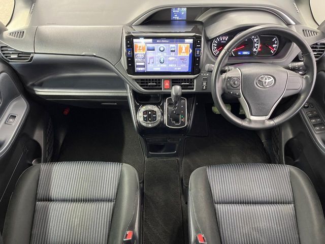 TOYOTA VOXY 2017 Image 31