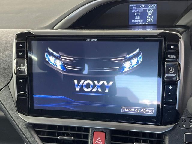 TOYOTA VOXY 2017 Image 31