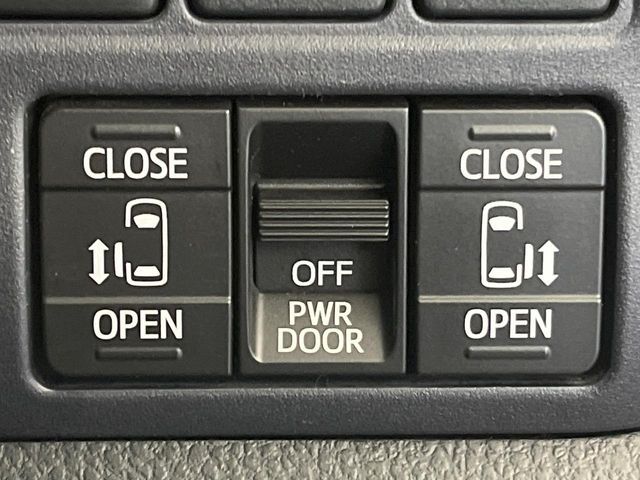 TOYOTA VOXY 2017 Image 31