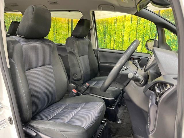 TOYOTA VOXY 2017 Image 31