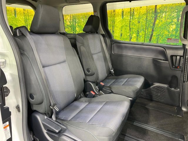 TOYOTA VOXY 2017 Image 31