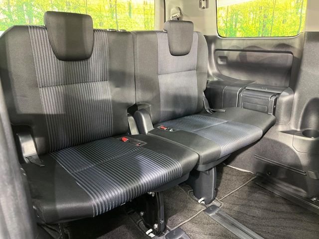 TOYOTA VOXY 2017 Image 31