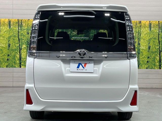 TOYOTA VOXY 2017 Image 31