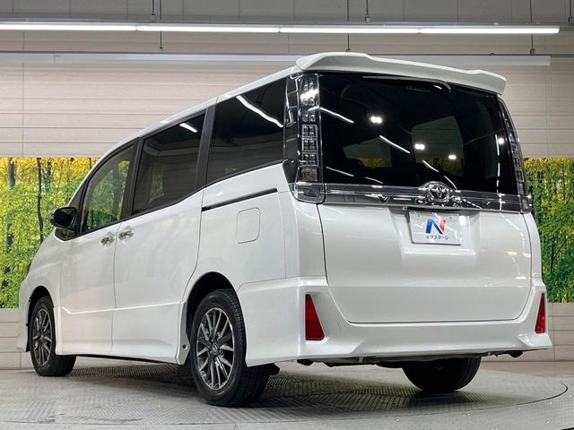 TOYOTA VOXY 2017 Image 31