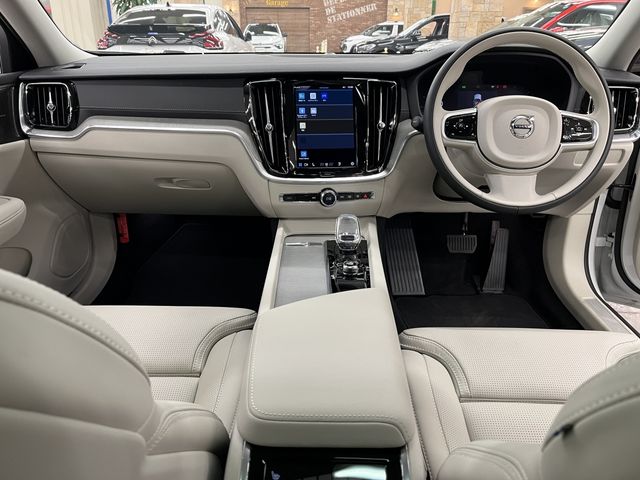 VOLVO V60 CROSS COUN 2025 Image 31