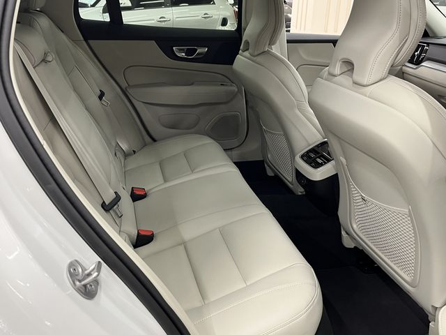 VOLVO V60 CROSS COUN 2025 Image 31