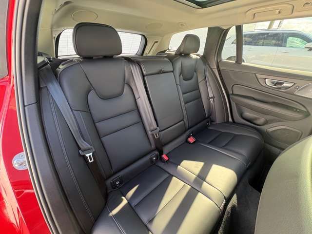 VOLVO V60 2024 Image 31