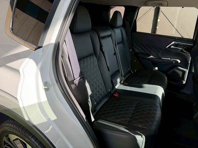 MITSUBISHI OUTLANDER PHEV 2023 Image 31