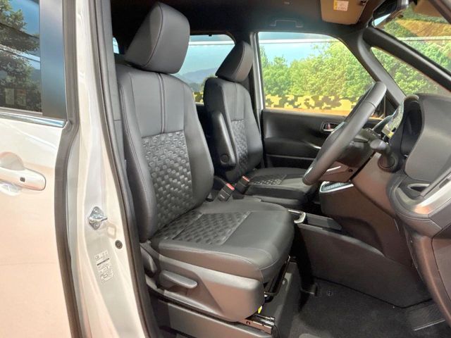 TOYOTA VOXY HYBRID 2026 Image 31