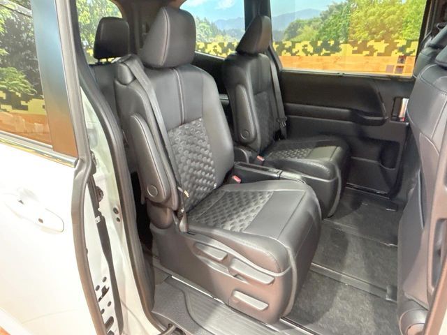 TOYOTA VOXY HYBRID 2026 Image 31