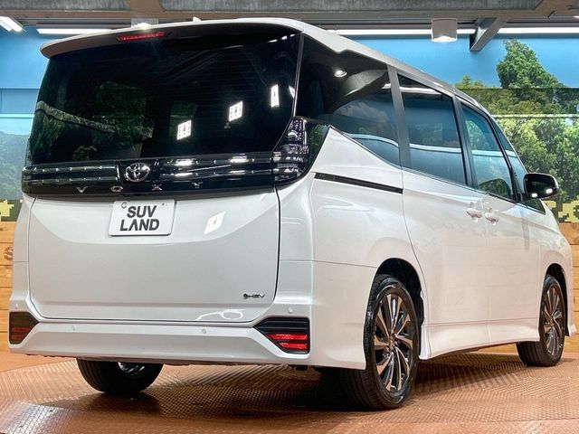 TOYOTA VOXY HYBRID 2026 Image 31
