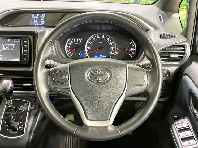 TOYOTA VOXY 2016 Image 31
