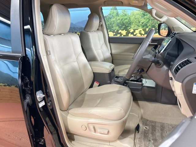 TOYOTA LANDCRUISER PRADO 2023 Image 31