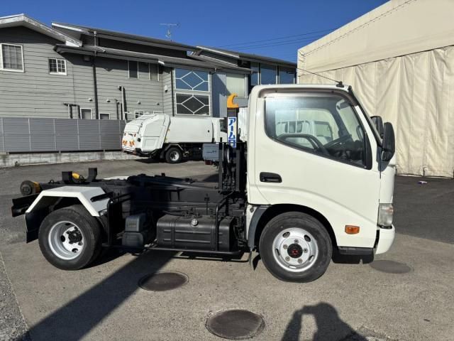 HINO DUTRO 2011 Image 31