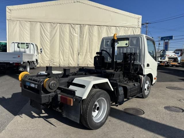 HINO DUTRO 2011 Image 31