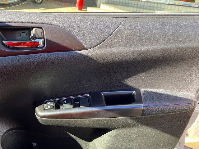 SUBARU IMPREZA 5DOOR 2011 Image 31