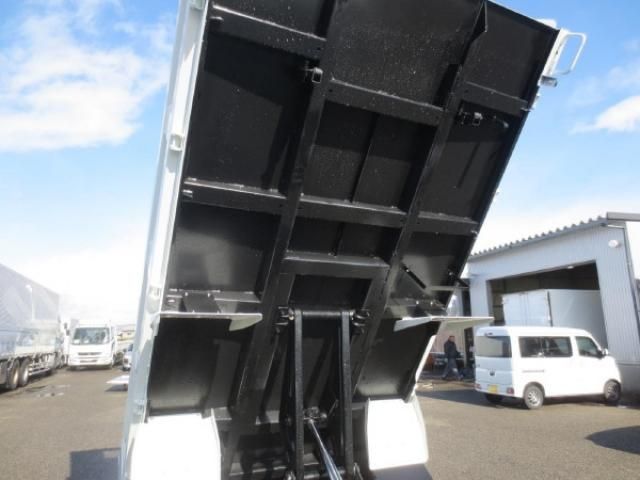 MITSUBISHI CANTER 2025 Image 31