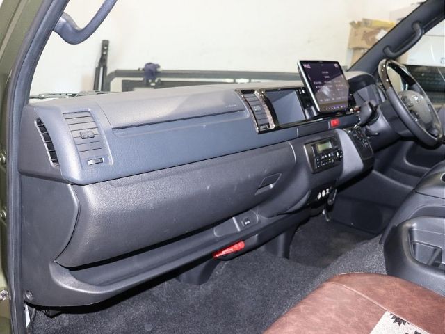 TOYOTA HIACE VAN 2WD 2019 Image 31