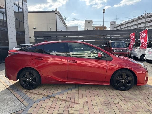 TOYOTA PRIUS 2018 Image 31