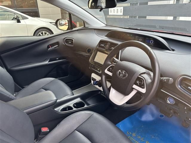 TOYOTA PRIUS 2018 Image 31