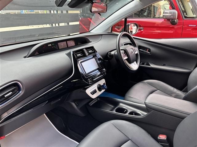 TOYOTA PRIUS 2018 Image 31