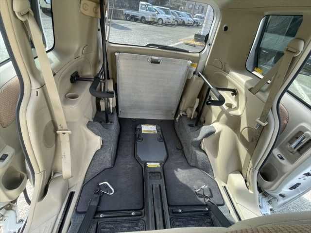 TOYOTA SIENTA 2014 Image 31