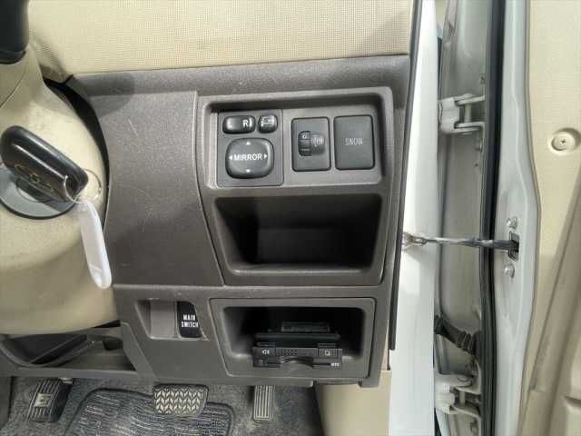 TOYOTA SIENTA 2014 Image 31