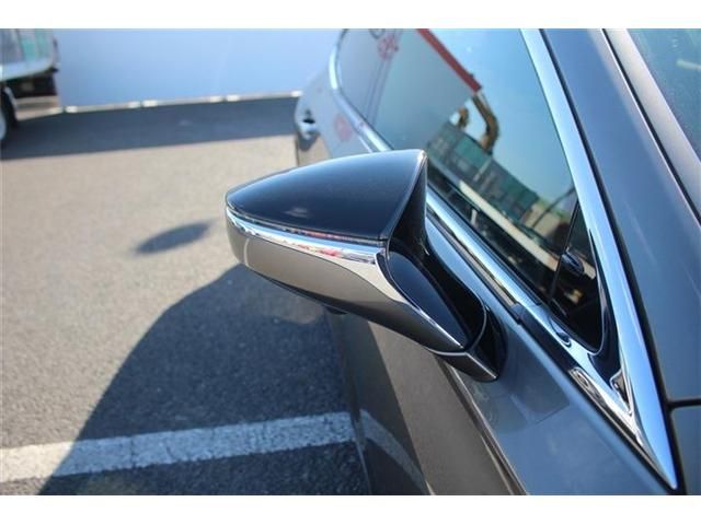 TOYOTA LEXUS LS500H 2018 Image 31