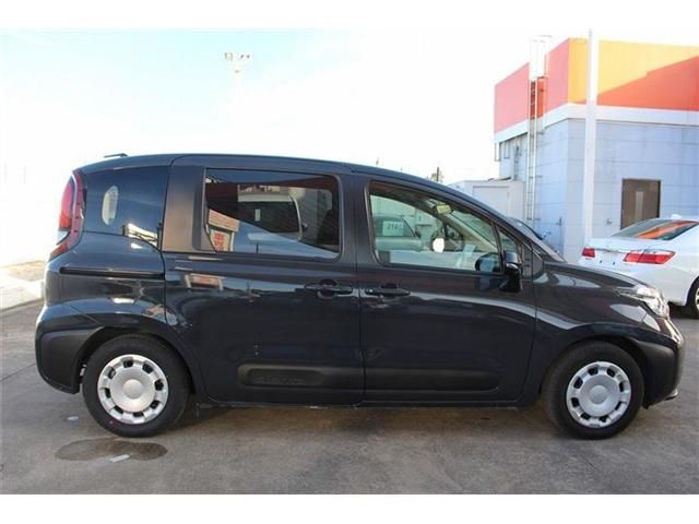 TOYOTA SIENTA HYBRID 2023 Image 31