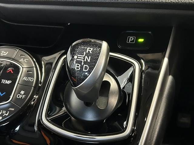 TOYOTA ESQUIRE HYBRID 2015 Image 31