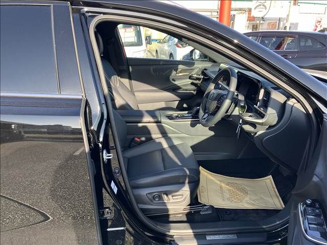 TOYOTA CROWN ESTATE 4WD 2025 Image 31