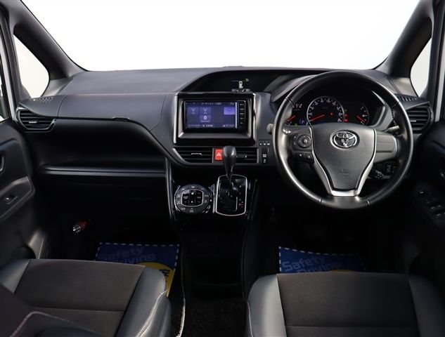 TOYOTA NOAH 2017 Image 31