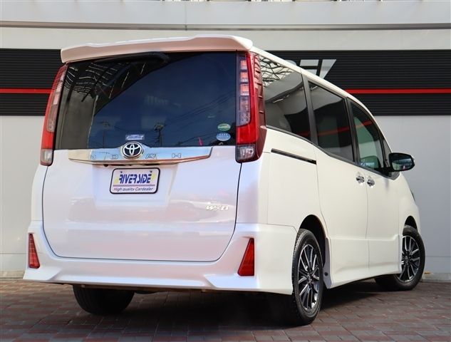 TOYOTA NOAH 2017 Image 31